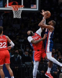  恩比德内线翻江倒海，76人主场大胜公牛显锋芒