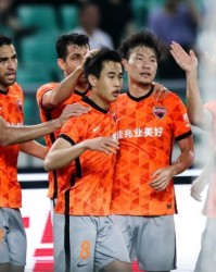  兰斯主场十人应战，顽强逼平领头羊马赛  