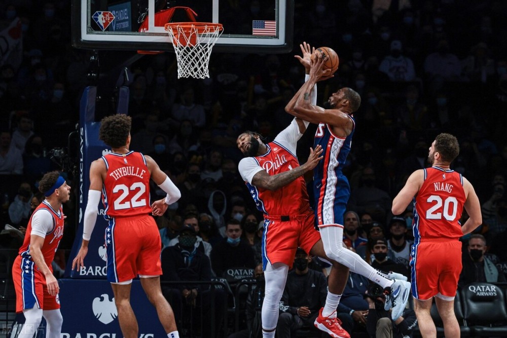  恩比德内线翻江倒海，76人主场大胜公牛显锋芒